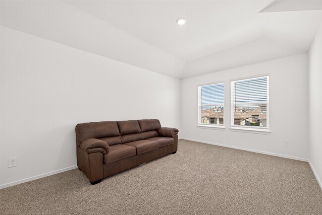 Building Photo - 5442 Pinetree Cres Ln