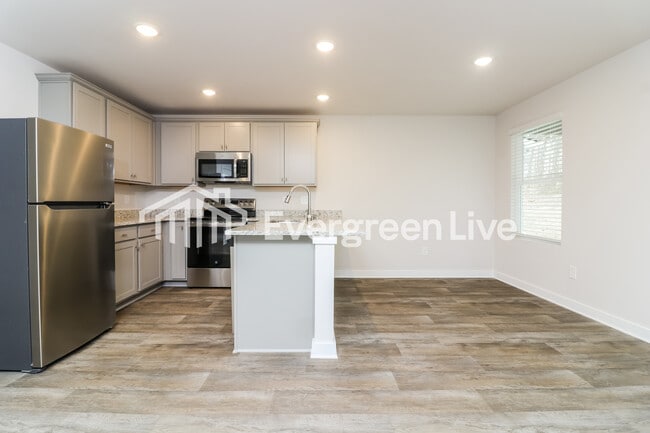 Building Photo - 4830 Station Ln