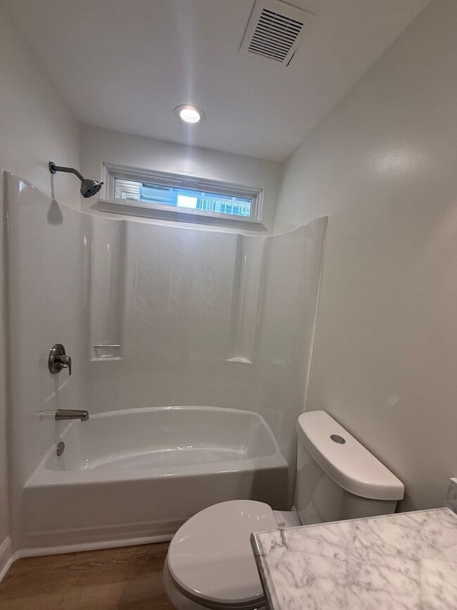 Building Photo - Charming Beachside Condo Near Shore Drive!