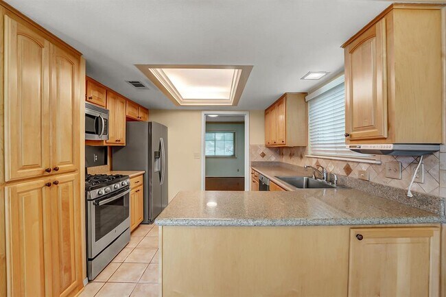 Building Photo - 8001 Manassas Dr