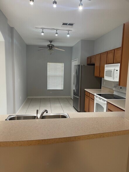 Building Photo - 4152 Winding Vine Dr