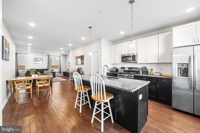 Primary Photo - 1640 N 5th Ct