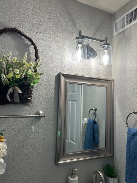 Building Photo - 5916 Marlin Cir