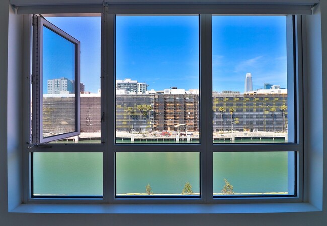 Building Photo - Modern & Spacious 2br/2ba In Mission Bay w...