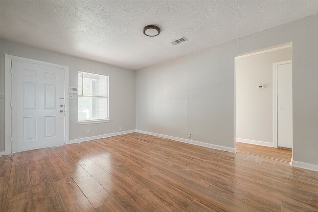 Building Photo - 1114 Cresline St