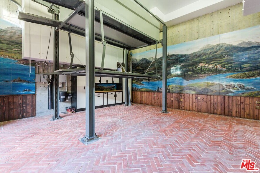 Building Photo - 9170 Thrasher Ave