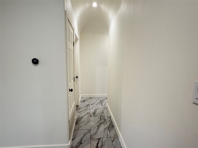 Building Photo - 1427 Kappa St