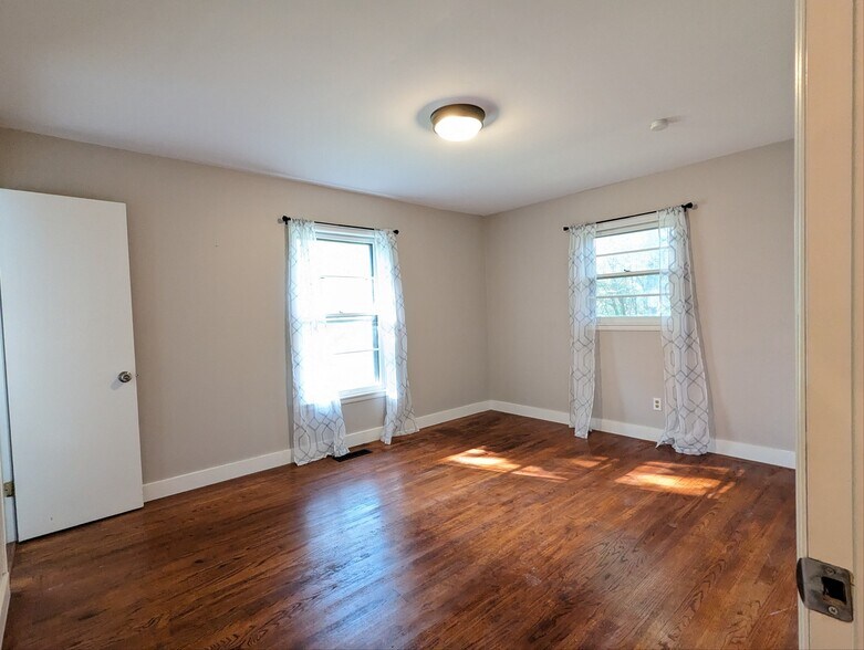 Master Bedroom with en suite 1/2 bath - 114 McFarlin Rd