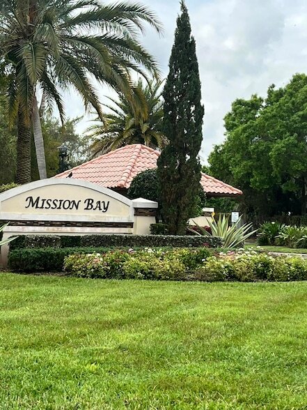 Building Photo - 10253 Vía Hibiscus