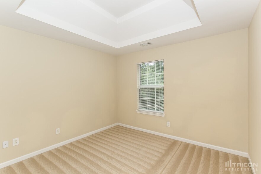 Building Photo - 6600 Pamplona Pl