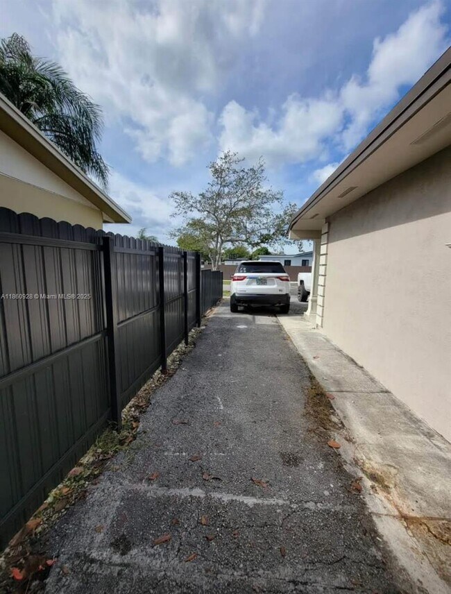 Building Photo - 30701 SW 150th Ave