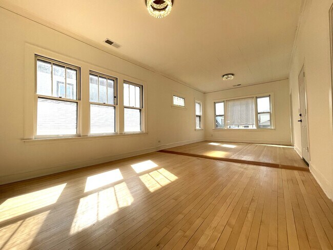 Building Photo - 1321 East Ave