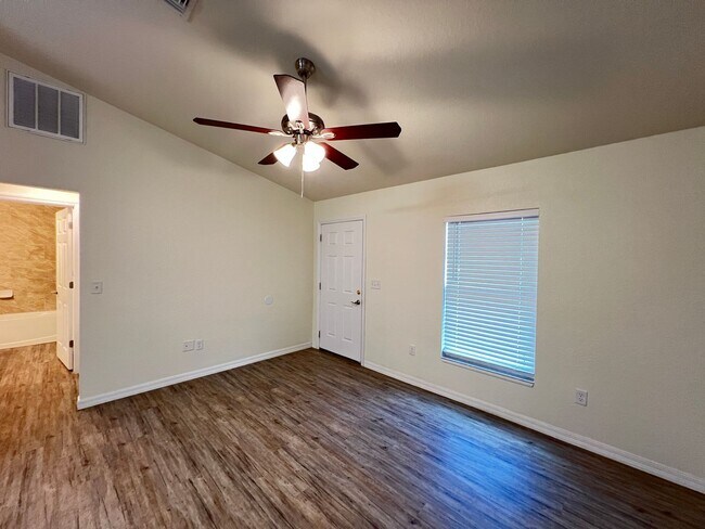 Building Photo - Beautiful 3 BD/2BA Home in Beautiful Ocala!!!