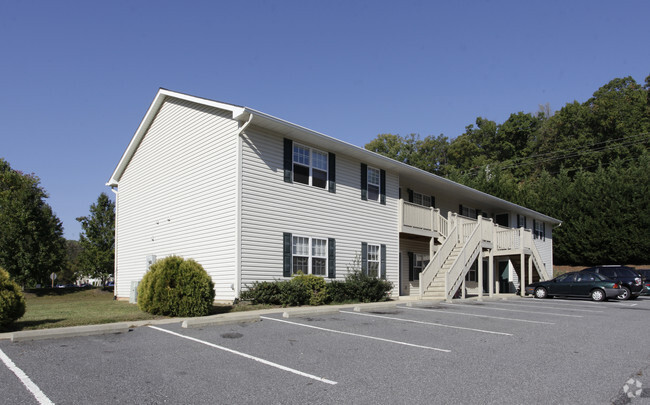 Parking Area - Creekside at Asheville