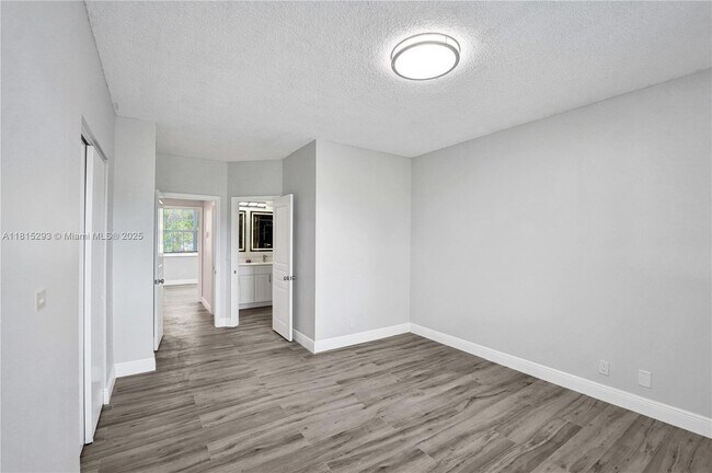 Building Photo - 16607 Hemingway Dr