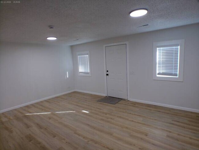 Building Photo - Lovely 3 bedrooms and 2 full baths ranch home located off Antioch Rd on W 81st St in Overland Park