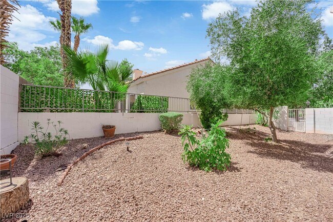 Building Photo - 2128 Desert Pines St