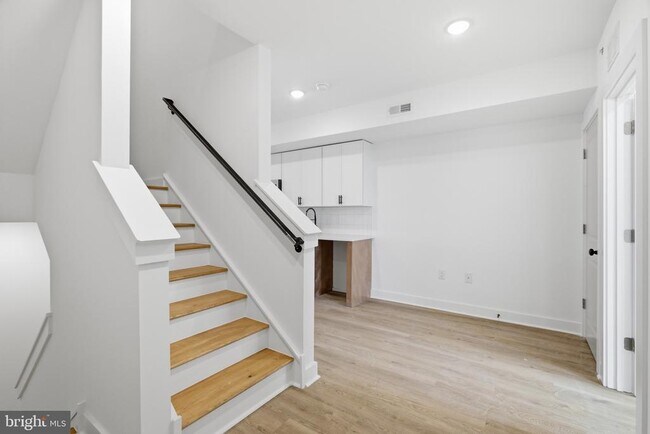 Building Photo - 2216 N Franklin St