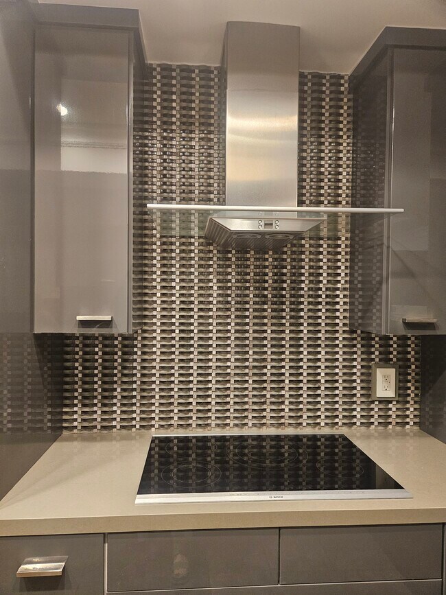 Building Photo - 1880 VETERAN Ave