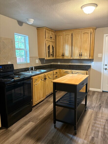 Building Photo - 5512 Humbert Ave