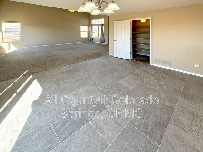 Building Photo - 5048 Weaver Dr