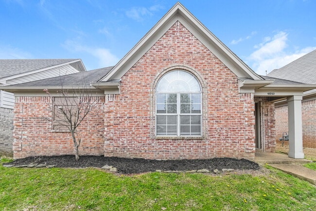 Building Photo - 10253 Evening Hill Dr