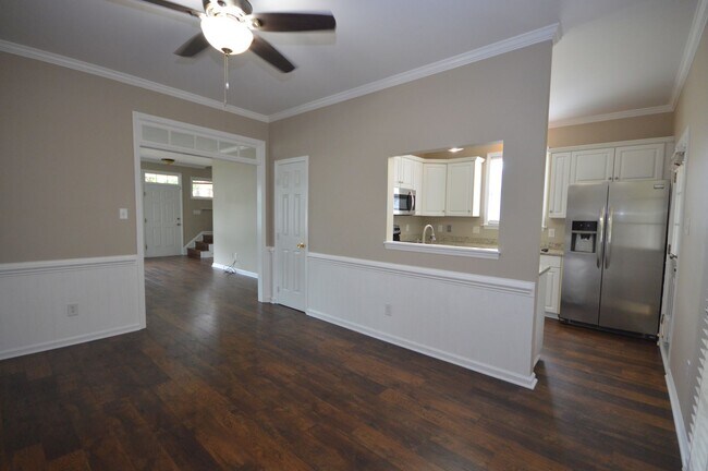 Building Photo - 417 Hyannis Dr