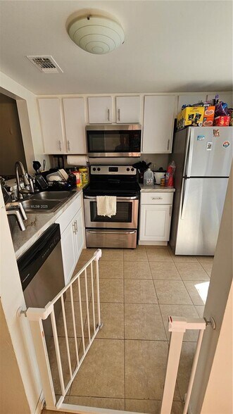 Building Photo - 4017 NW 90th Ave