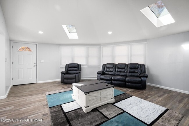 Building Photo - 202 Palomino Pl