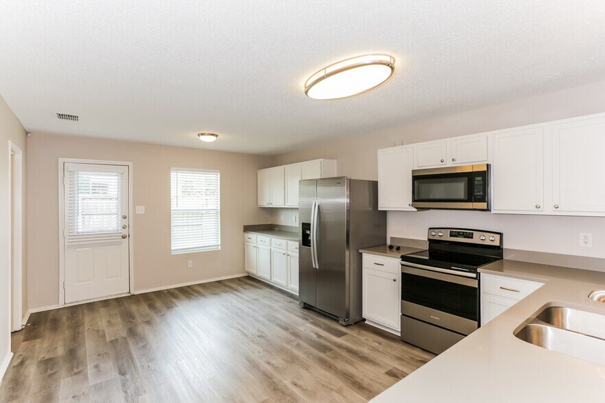 Building Photo - 2365 White Pine Dr