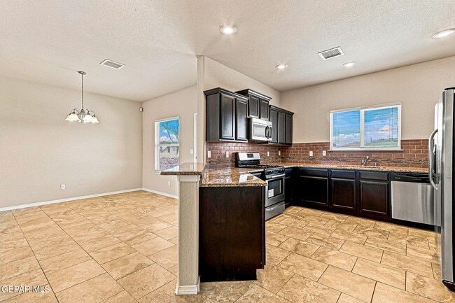 Building Photo - 7409 Dewberry Dr