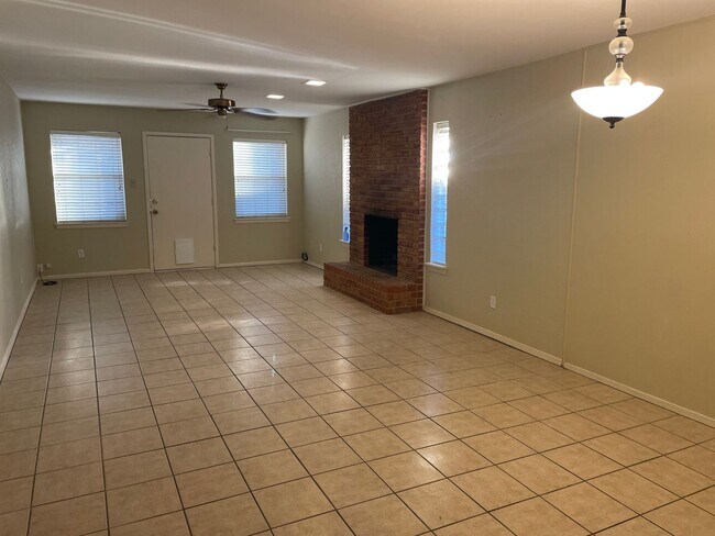 Building Photo - 2 bedroom duplex!  2 bath, 2 car carport
