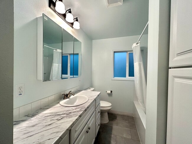 Building Photo - Freshly Updated 3-Bedroom Home with Spacious Backyard and Garage