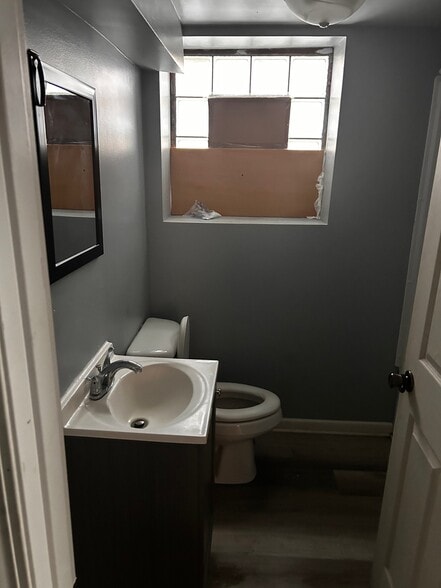Building Photo - 295 Crandon Ave