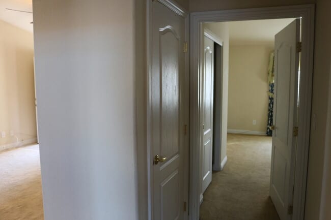 Building Photo - SHOWINGS AVAILABLE NOW