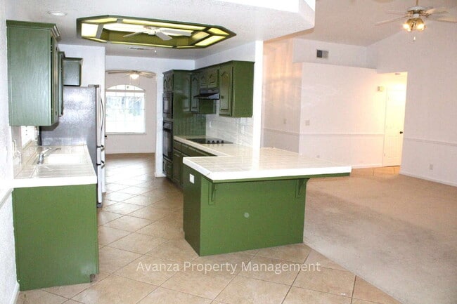 Building Photo - Home for Rent 5428 W. Saginaw Ave Fresno, CA 93722 Description 4 Bedroom/2 Bath Home in Fresno (D...