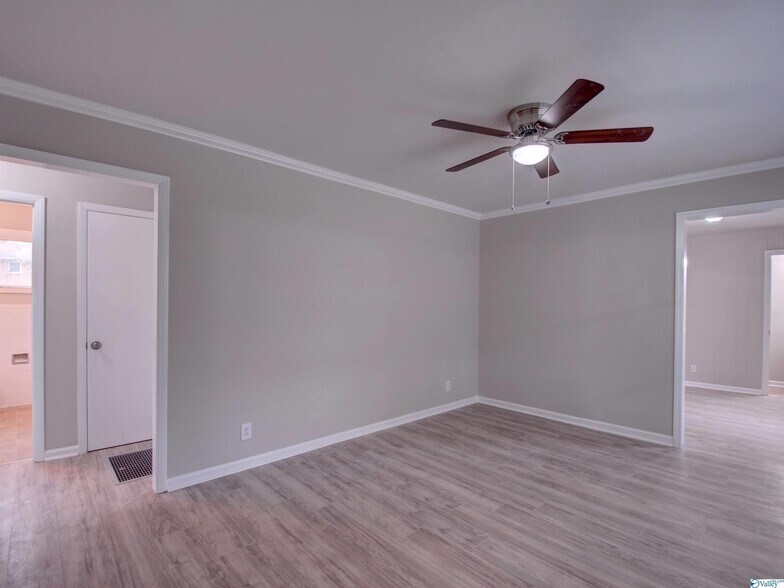 Building Photo - 609 Marguerite Dr NW