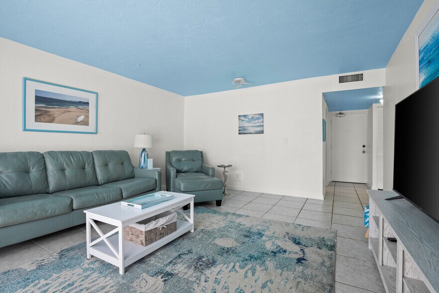 Primary Photo - 223 Columbia Dr