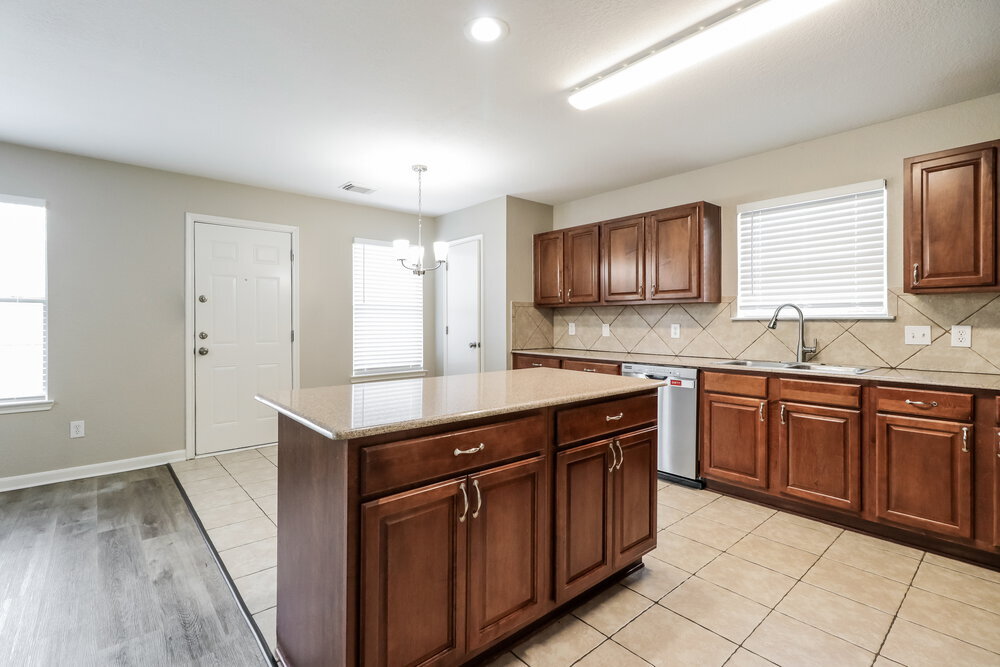 Building Photo - 15406 Hensen Creek Dr