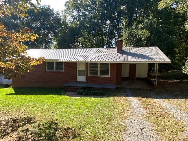 Building Photo - 1640 Lincoln Dr