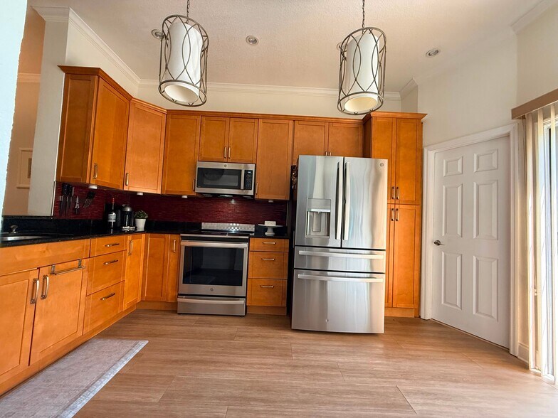 Building Photo - 14106 Trouville Dr