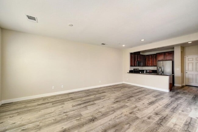 Building Photo - 3 Bed 2.5 Bath 2 Car Garage in Natomas