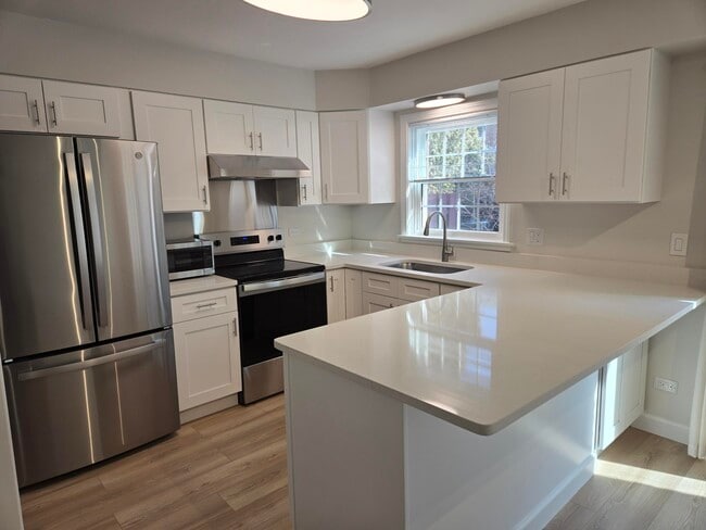 Building Photo - 2136 Rugen Rd