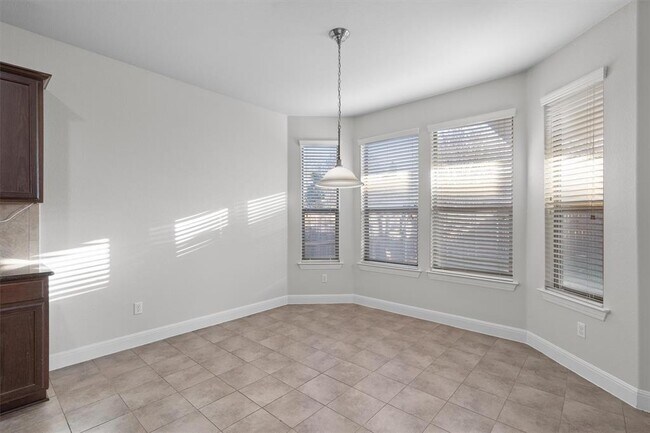 Building Photo - 706 Harwood Dr