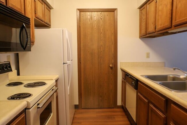 Building Photo - $1,195 | 2 Bedroom, 2 Bathroom Apartment |...