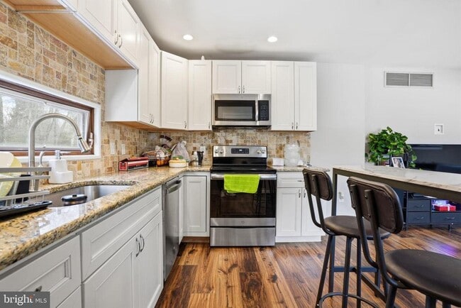 Building Photo - 244 Mathers Rd