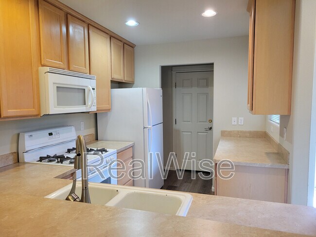 Building Photo - 2478 SW Timber View Ct