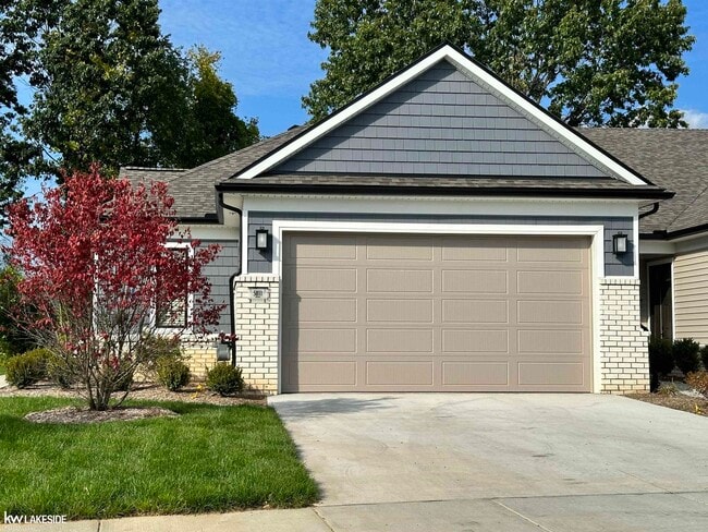 Primary Photo - 5670 Lakeway Dr
