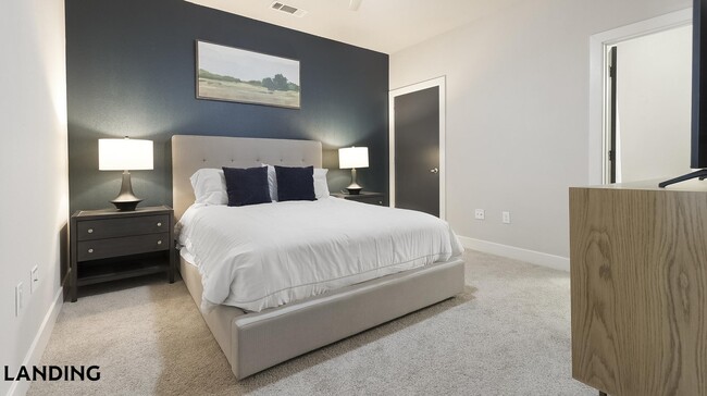 Building Photo - 1415 N Main Ave