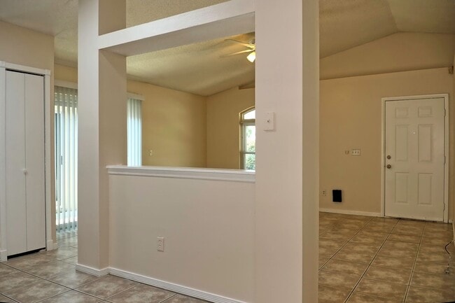 Building Photo - 551 Carambola Ave